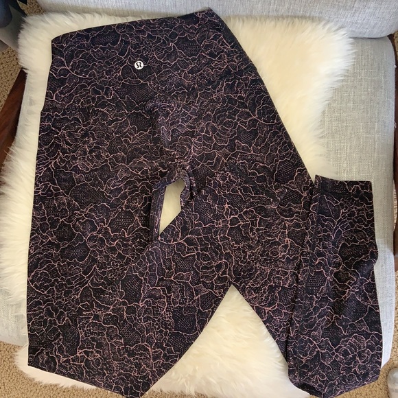 Lululemon Align 28” leggings in lacescape Spanish rose black - Picture 4 of 10